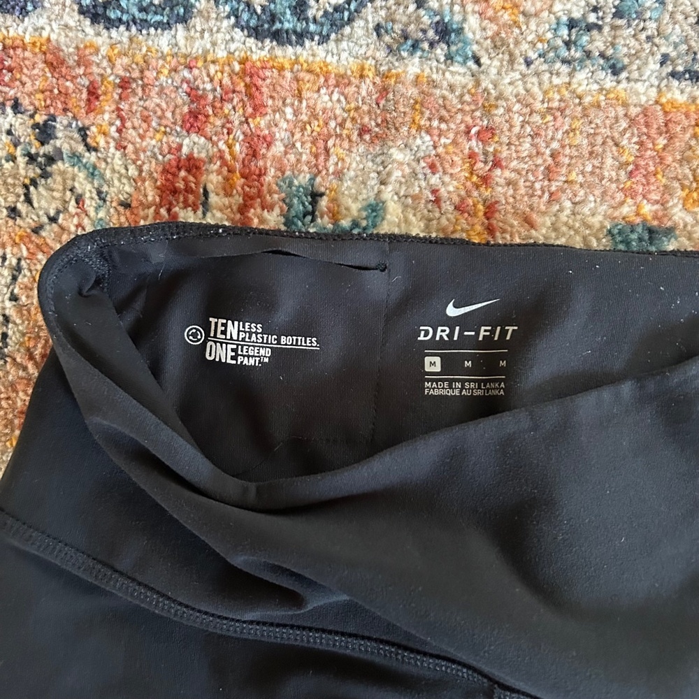 Nike Dri-Fit Black Leggings Size Medium - Picture 2 of 8